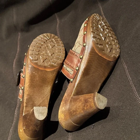 Coach Sable Signature Clog Mules with Stud Accents - Picture 4 of 7